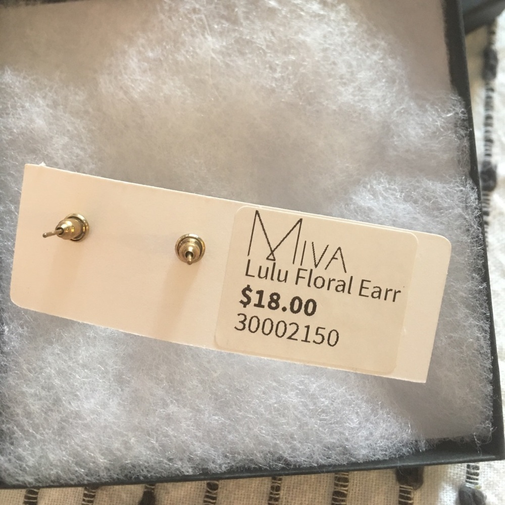 Floral Earrings - Picture 3 of 3